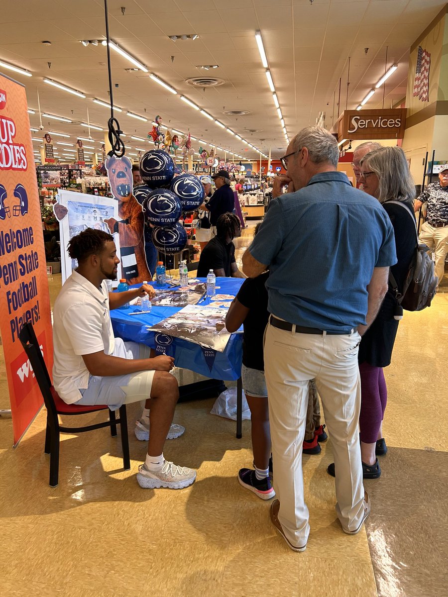 Happy Valley United 🤝 Nissin and @WeisMarkets We loved seeing our @PennStateFball student-athletes connect with the community for pictures and autographs over the weekend🤩 #WeAre | #HappyValleyUnited #NIL