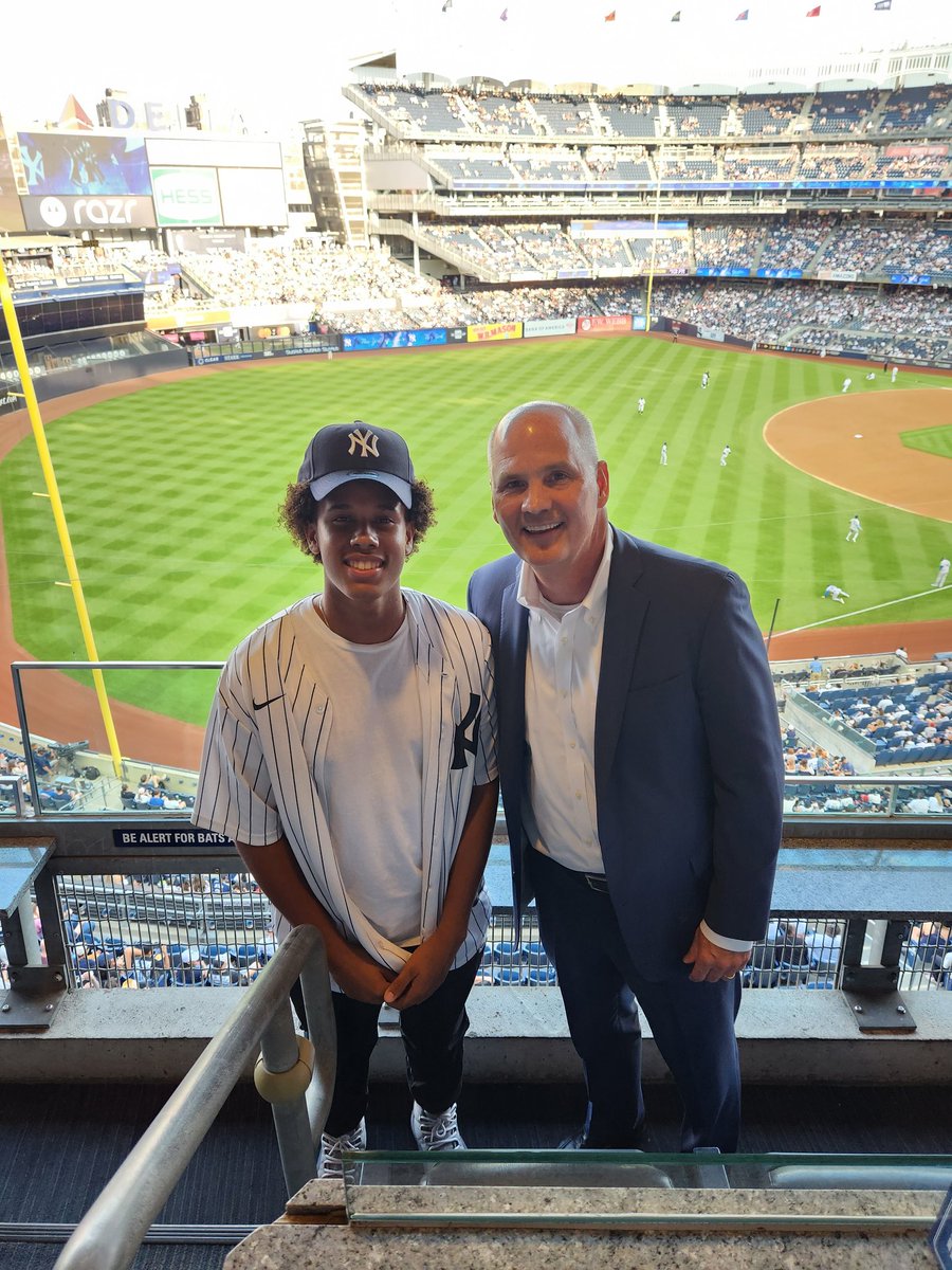 operationexodus's tweet photo. Bryant had the opportunity to participate in the Home Plate Ceremony alongside Con Edison's CEO, Tim Cawley, and other recipients.

 Afterward, they invited some of the Exodus team to join Bryant in enjoying the rest of the game in a Yankee suite. 

Thank you, @conedison! https://t.co/t6MPvLa9RW