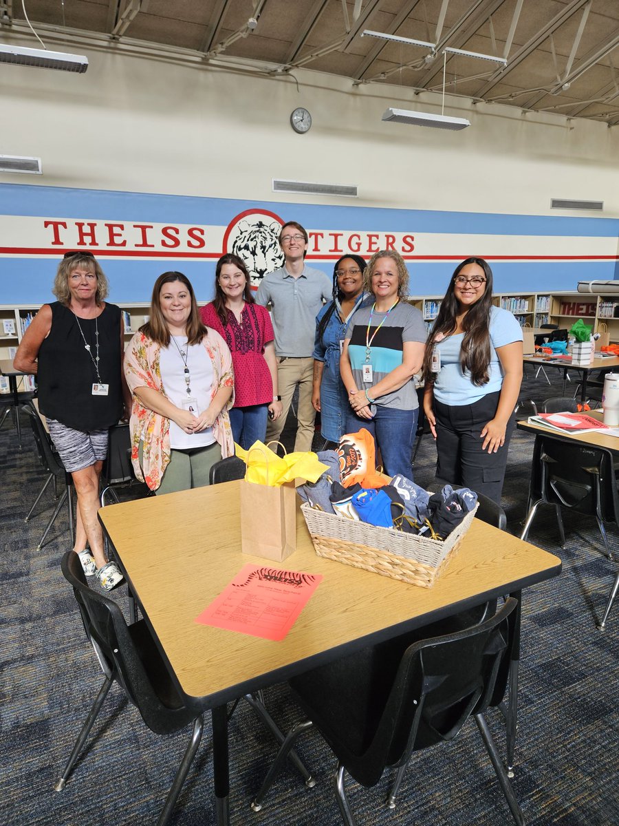 Welcome our new Theiss staff members! Our Theiss family is 'Out of This World!' @TheissKISD @KleinISD #neverstopexploring @HRKleinISD @KleinProfLearn #kleinfamily #KleinNEO