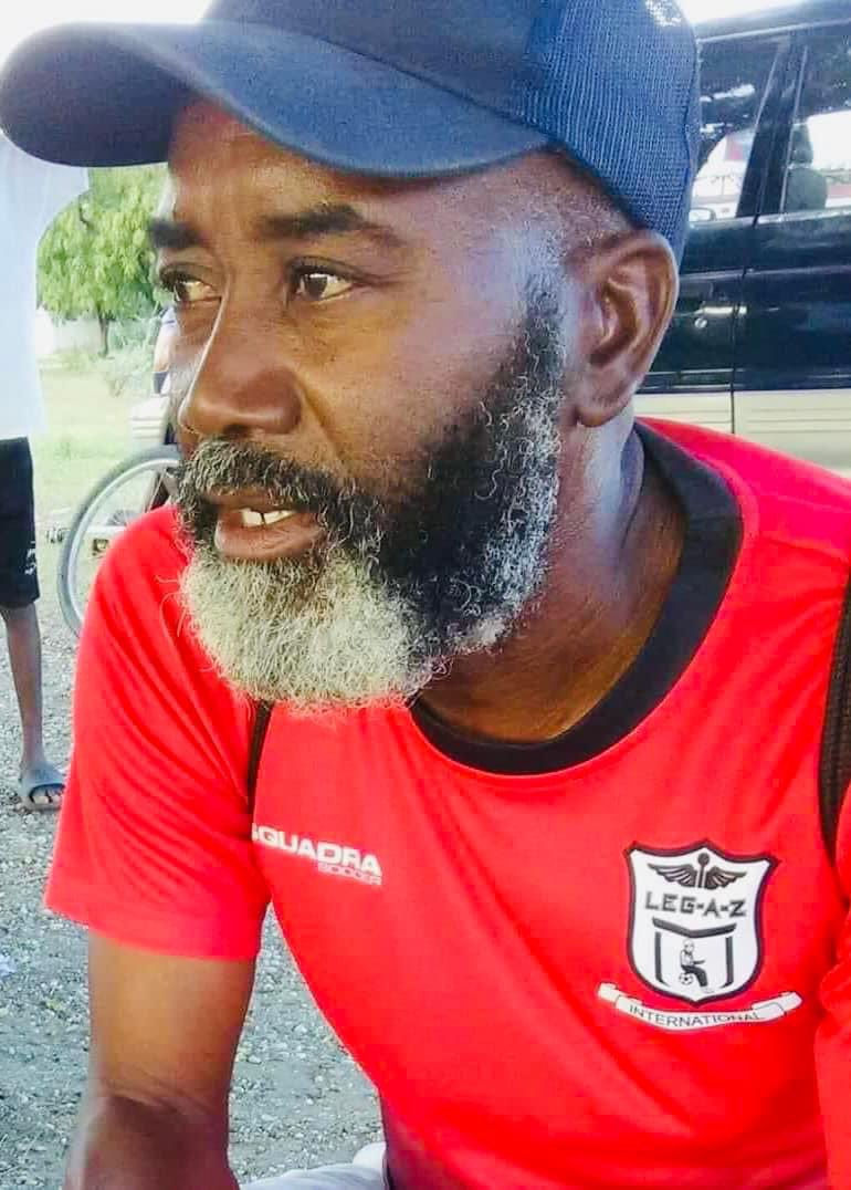 Ganthier_samuel's tweet photo. 28 Jiyè kont la Chine 🇨🇳 #Grenadieres yo ta supoze bay yon dènye omaj ak gro toro sa a kisé #WilnerLamarre la wi ,yon neg Ki konsakre tout tanl nan foutbol peyi a ,@fhfhaiti tout moun a brasa nwa nan Bra se tap yon bèl fason pou nou di #Wilner Bye bye 👋 . https://t.co/yZpTqWMrVc
