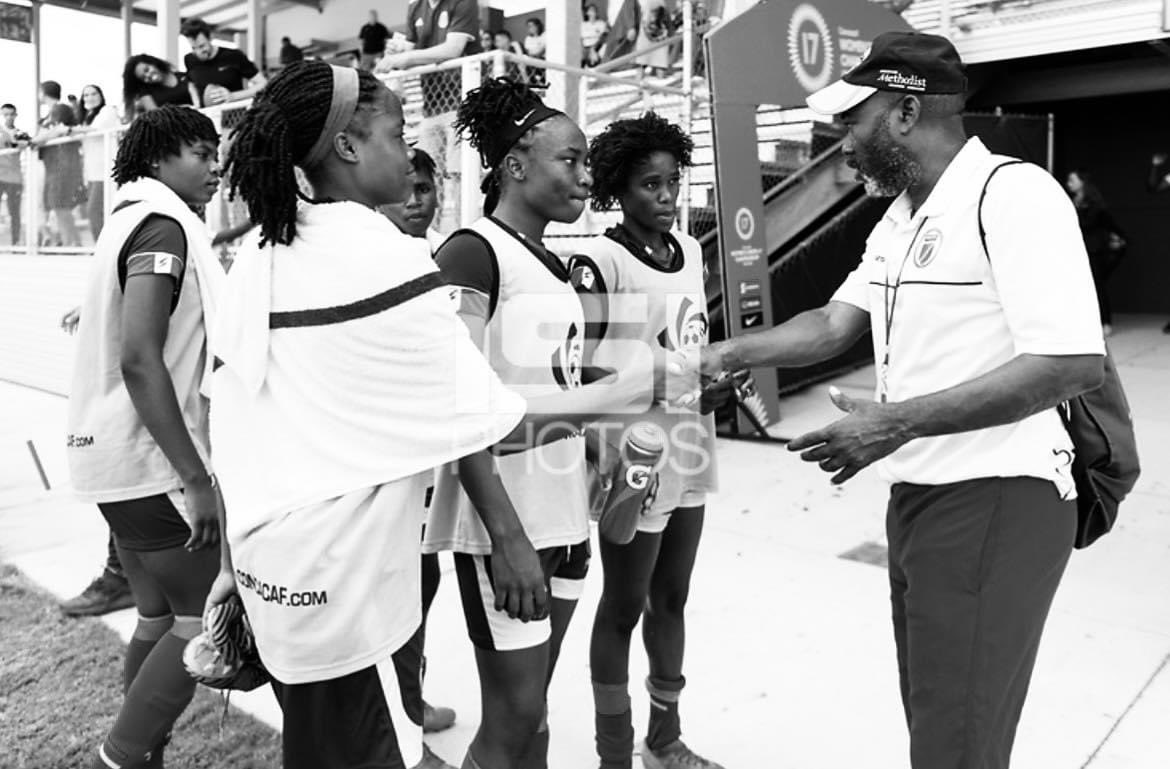 Ganthier_samuel's tweet photo. 28 Jiyè kont la Chine 🇨🇳 #Grenadieres yo ta supoze bay yon dènye omaj ak gro toro sa a kisé #WilnerLamarre la wi ,yon neg Ki konsakre tout tanl nan foutbol peyi a ,@fhfhaiti tout moun a brasa nwa nan Bra se tap yon bèl fason pou nou di #Wilner Bye bye 👋 . https://t.co/yZpTqWMrVc
