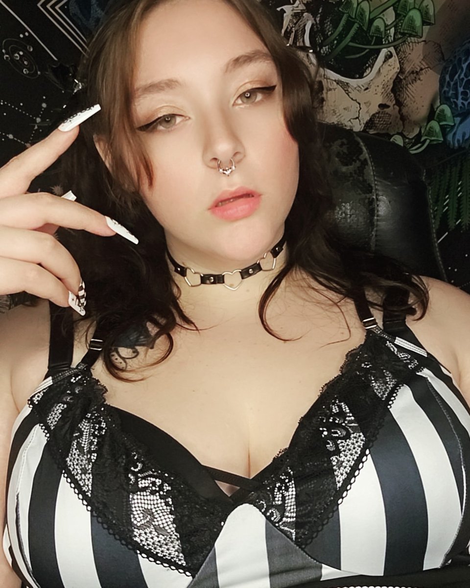OfficalSquishy's tweet photo. Craving you 🤤 
.
.
.
.
.
.
.
.
.
.
#bbwcommunity #bbwlove #bbwgoals #plussizemodel #bbwconfidence #thick #plussize #kinkcommunity #gothgirl #plussizeedition #thickthighssavelives #thickwomen #thickandcurvy #thickthick #thickthighlife #bbw https://t.co/T8uCm8Uz56