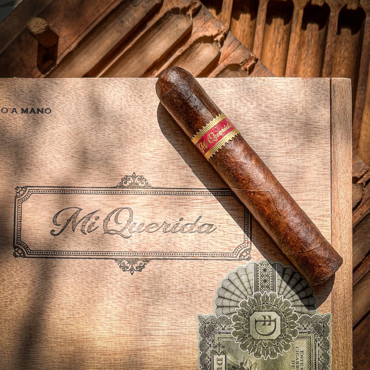 CasaOffCuba's tweet photo. Mi Querida Red apresenta uma jornada de sabores ricos e aromas encorpados. Um lançamento ousado que oferece uma experiência relaxante e sofisticada. 

#casaoffcuba #casaoffcubabr #elegance #lifestyle #aficionado #smoking #DunBarton #MiQuerida #MiQueridaRed #MiQueridaTriquiTraca https://t.co/t8FgOlxpjg
