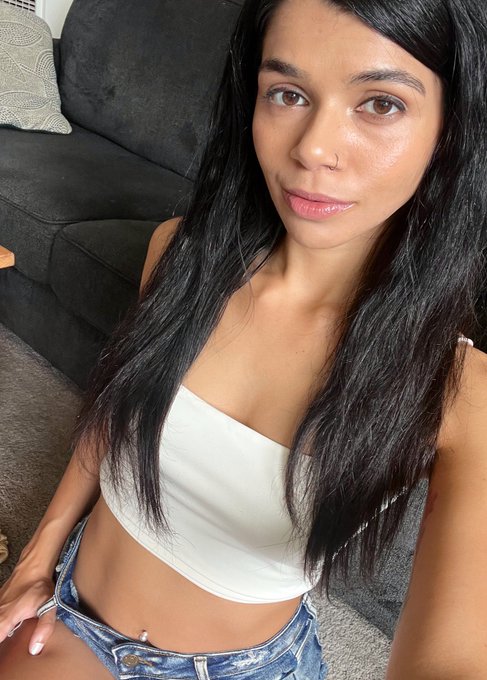 Online for a few hours 😈  https://t.co/GryOLafzkz https://t.co/kkpmCyQMVO