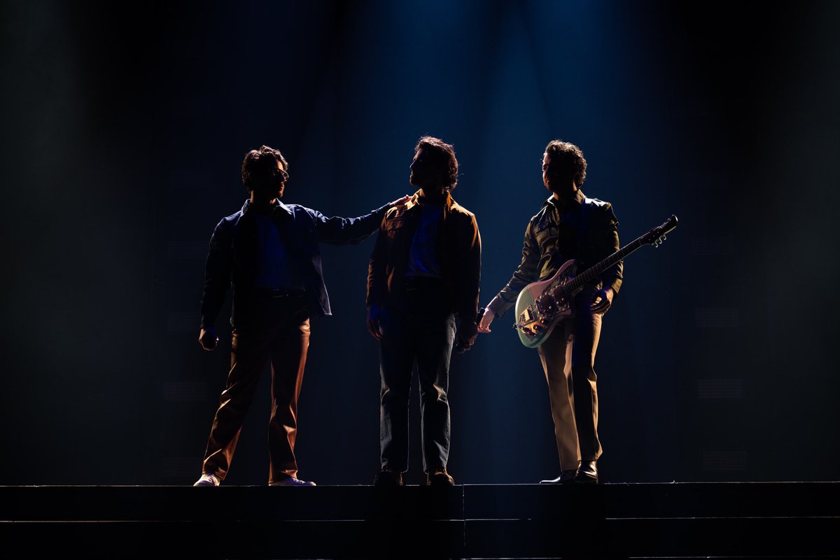 jonas brothers fan news tweet media