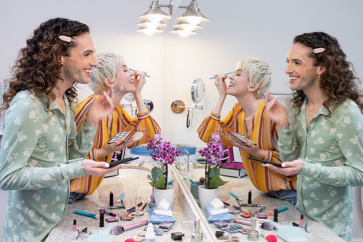 DougTruppe's tweet image. #Makeup is #magical. It’s the #finishingtouch, it can #change your whole attitude and teach you #undiscovered things about yourself from @agoodwinphoto. #DougTruppe #AndyGoodwinPhoto #AntiBoredomMonth #portrait #cosmetics #bornthisway #pride #love #LGBTQIA #LGBTQIAPride