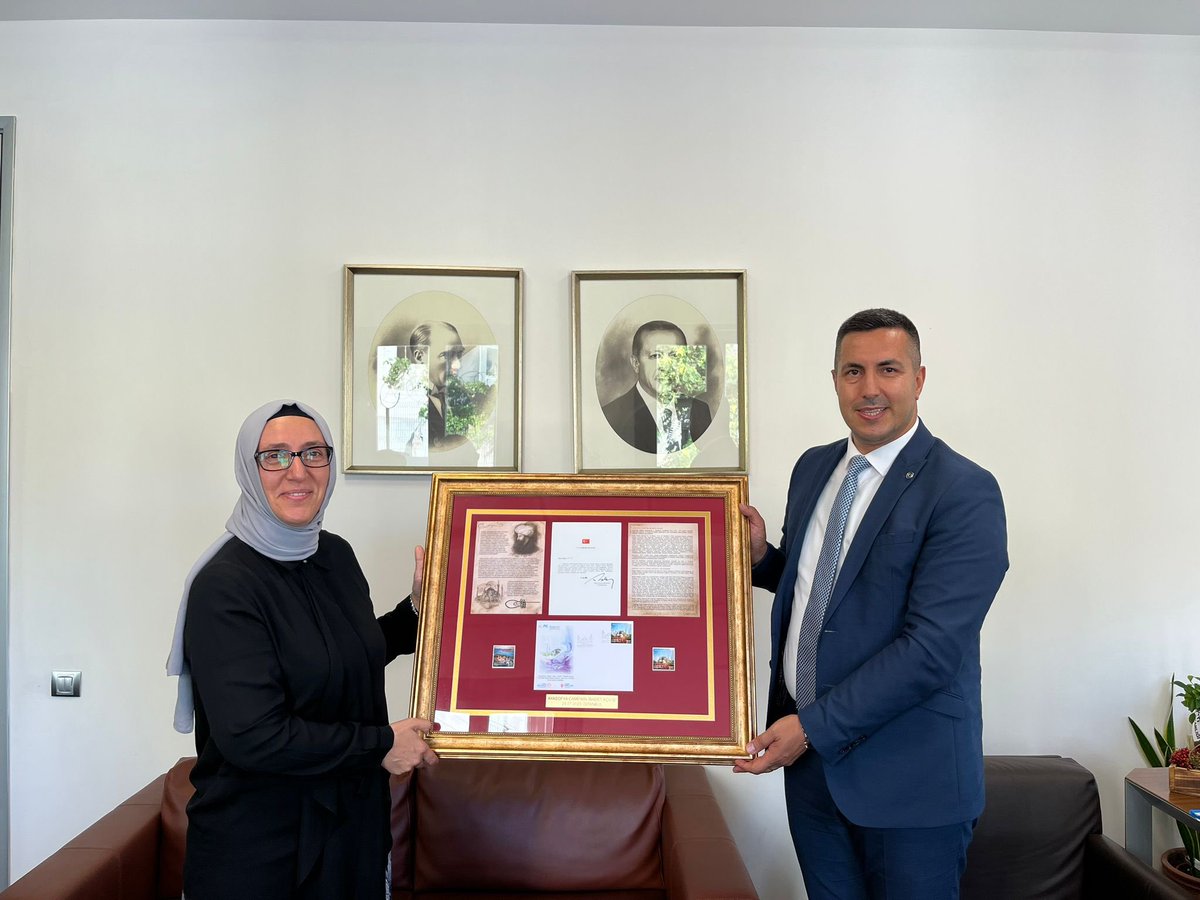 salihademirer's tweet photo. Yetkim Derneği Yönetim Kurulu Başkanı ve PTT İstanbul Bölge Başmüdür Yardımcısı @bakiyazgan ’a nazik ziyareti ve anlamlı hediyesinden dolayı teşekkür ediyorum. https://t.co/15pChIeWaB