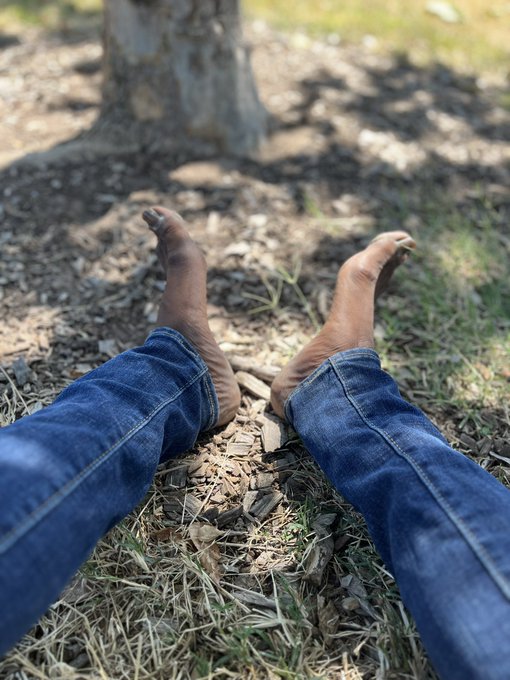 My 👣 feet are so ugly🐸, but who cares? I do foot content, so hit me up! Any fellow fans of #uglyfeet<a href="/tag/uglyfeet"class="tags"><span>#uglyfeet</span></a>