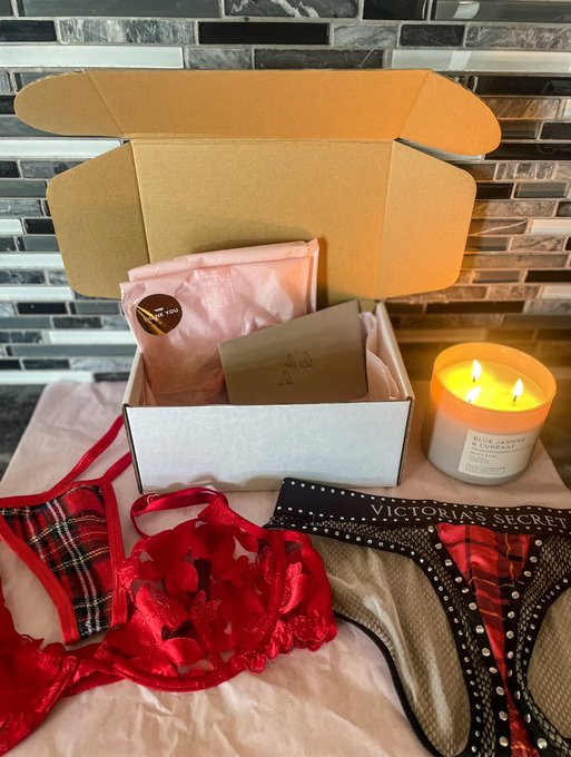 I&rsquo;m sending out packages 📦 today to my #fans I love you all so much!! https://t.co/EUlaGlAwPF https://t<a href="/tag/fans"class="tags">#fans</a>