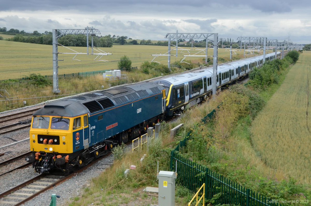MrDeltic15's tweet image. GB Railfreight 47749 with South Western Railway Arterio 701020 in tow working 5Q16 Worksop Down Yard to Wembley Intercity Depot passing Harrowden Junction this morning @GBRailfreight @railcamlive @FreightmasterUK @RailwaysToday  #Class47 #Class701
