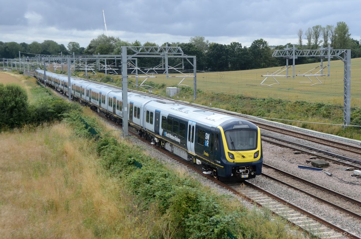 MrDeltic15's tweet image. GB Railfreight 47749 with South Western Railway Arterio 701020 in tow working 5Q16 Worksop Down Yard to Wembley Intercity Depot passing Harrowden Junction this morning @GBRailfreight @railcamlive @FreightmasterUK @RailwaysToday  #Class47 #Class701