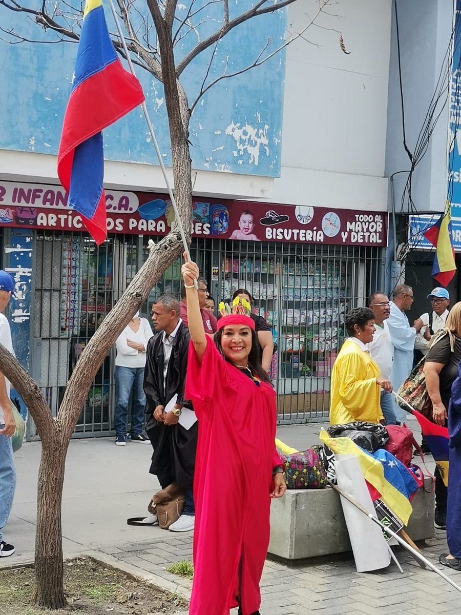 Coordinadora de Luchas de los Trabajadores de #Aragua en marco de  jornada nacional de protesta convocada por <a href="/AsambleaCNCTL/">#ComiteNCTL</a> En la calle por salarios y pensiones constitucionales contra el gobierno Hambreador #Maracay #24Julio #Venezuela <a href="/mariasan8/">María Sánchez</a> <a href="/El_Noticiero/">El Noticiero Televen</a> <a href="/ElPitazoTV/">El Pitazo</a>