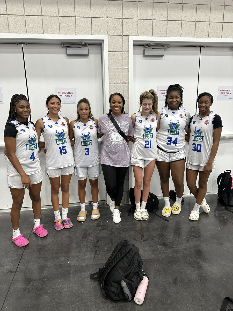 What a weekend, what a season! We made it to the final 8 out of 32 teams, finishing 3-1 in the #AtlantaSummerSlam I loved pouring into these girls and giving back to girls’ basketball! I loved that they let me coach them 🥹❤️ Special, enlightening season!  MS All N Bucks Allen’27