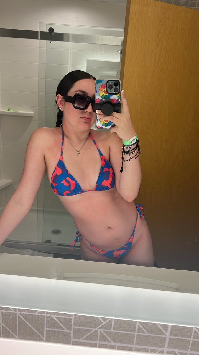 xo_Bella's tweet photo. This weekend 🏝️👙 https://t.co/I2MgvwBjj9