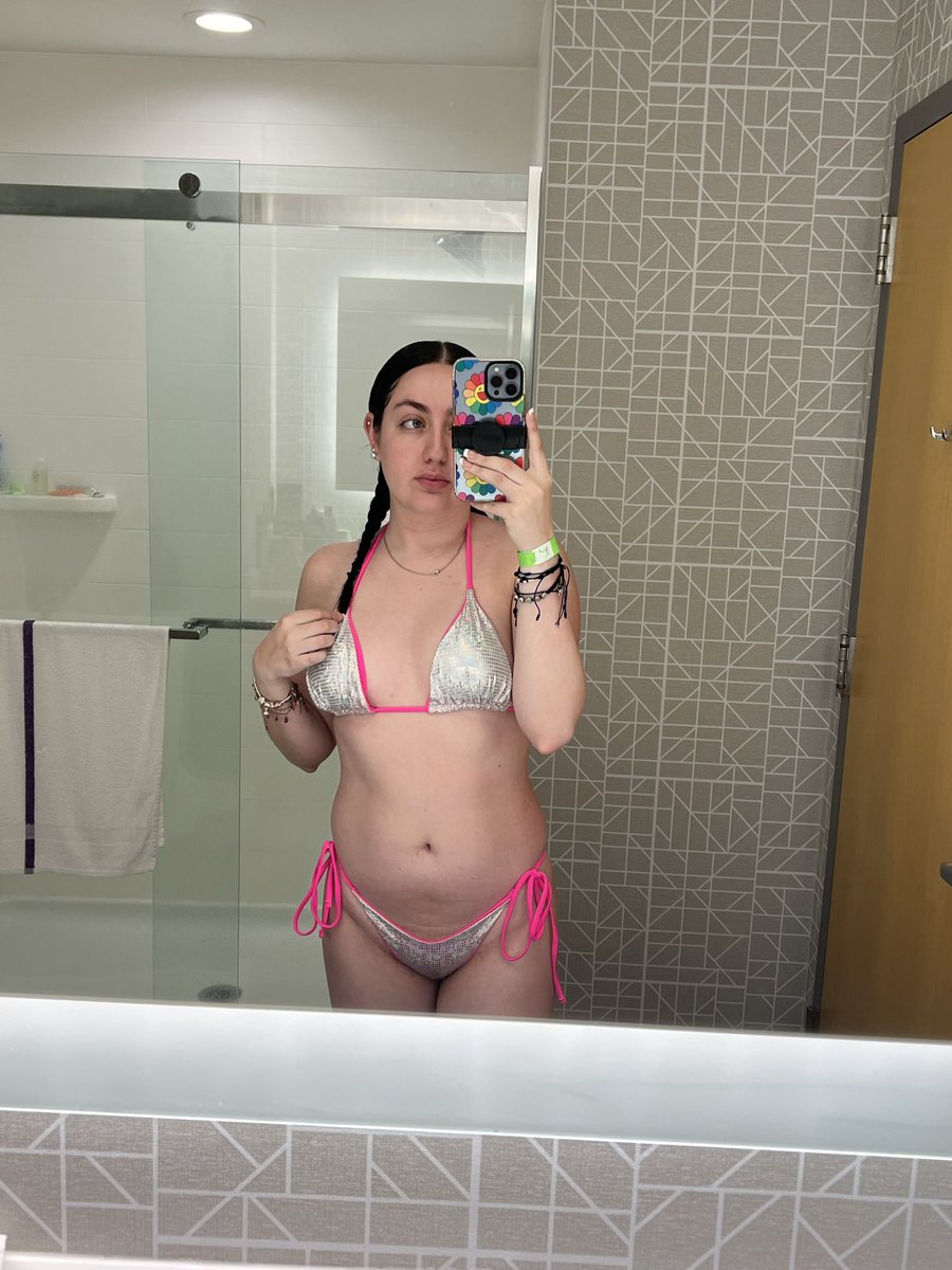 xo_Bella's tweet photo. This weekend 🏝️👙 https://t.co/I2MgvwBjj9