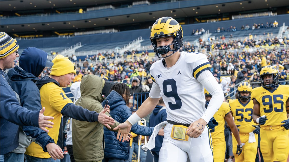 #Michigan's JJ McCarthy and #Maryland's Taulia Tagovailoa fuel preseason #B1G quarterback rankings
https://t.co/Xrco7MJQ2v https://t.co/Fp8B9SX6Lr