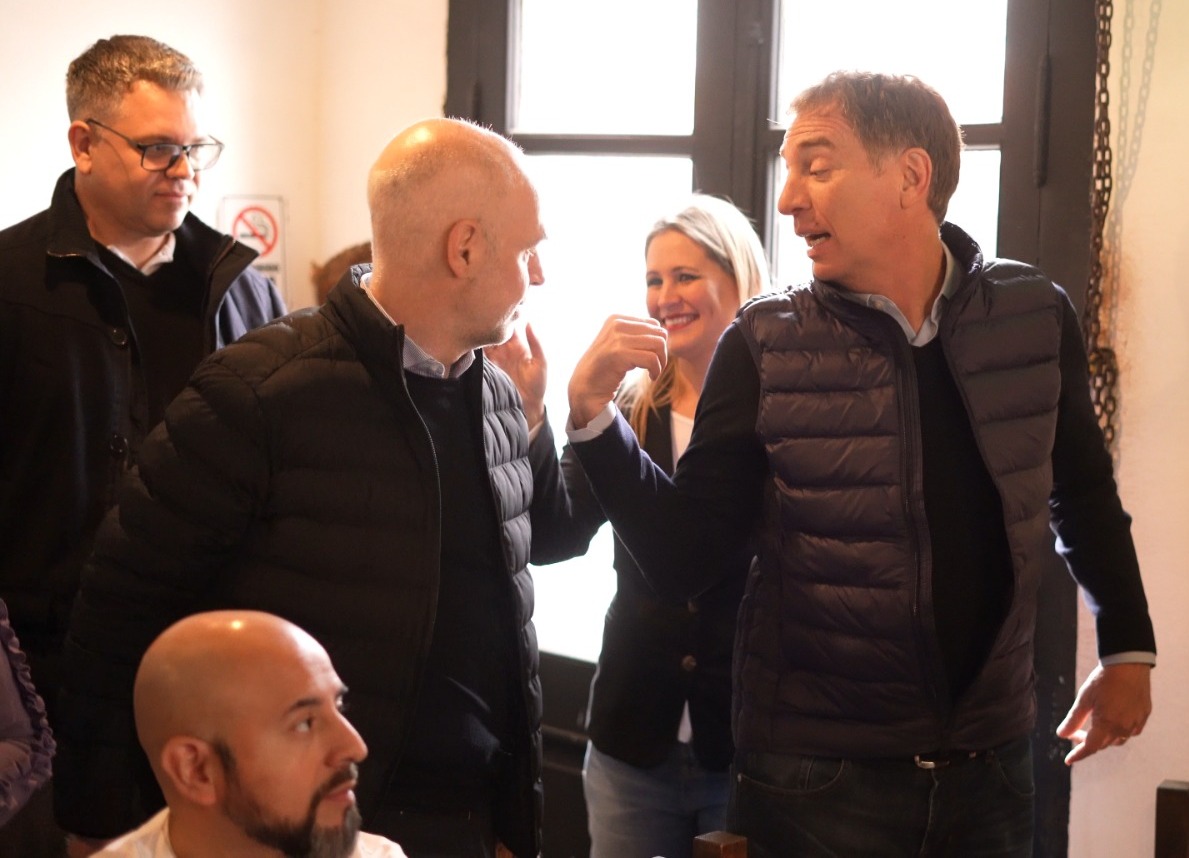 Hoy nos visitaron nuestros candidatos: a Presidente, @horaciorlarreta, y a Gobernador, @diegosantilli. Recorrimos #LanúsOeste, conversamos con vecinos y compartimos con representantes de diferentes sectores de #Lanús. #QueremosLoMismo #ElCambioDeNuestrasVidas #SomosUNO