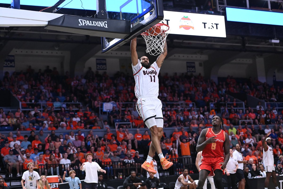 thetournament's tweet photo. . @BoeheimsArmy are CRUISING through Team Gibson after Q3‼️😱

@BoeheimsArmy : A LOT
Team Gibson: a little 

📺: Tune into ESPN for Q4 https://t.co/XU11sPE4y7