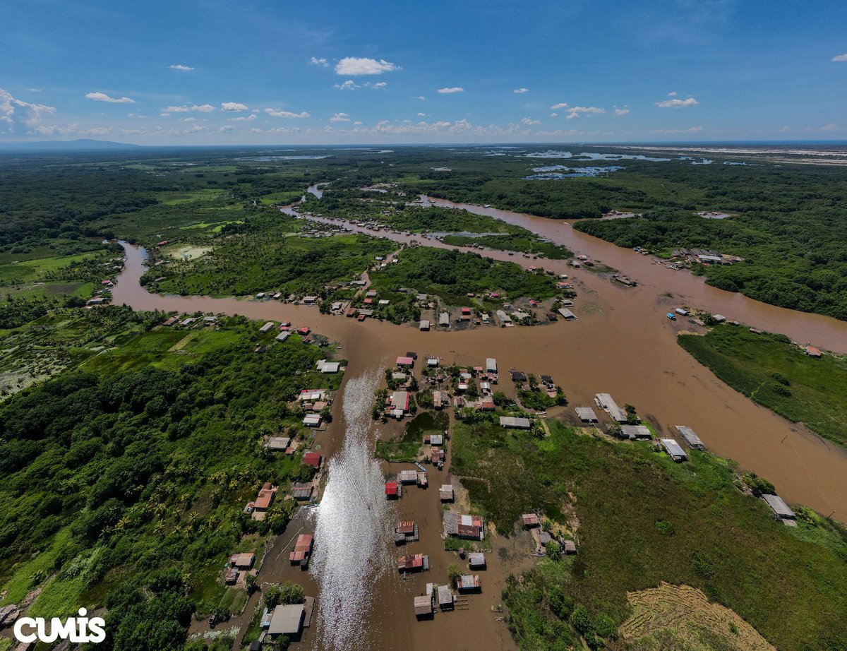 cumisucv's tweet photo. Ubicado al norte del estado Zulia con una extensión de 2.369 kilómetros, 46 de nosotros llevamos atención médica y odontológica a la Guajira, hogar de las etnias Wayuú y Añú. Gracias al trabajo y el apoyo logramos llegar ahí, donde nadie llega. https://t.co/iXJX32JVro