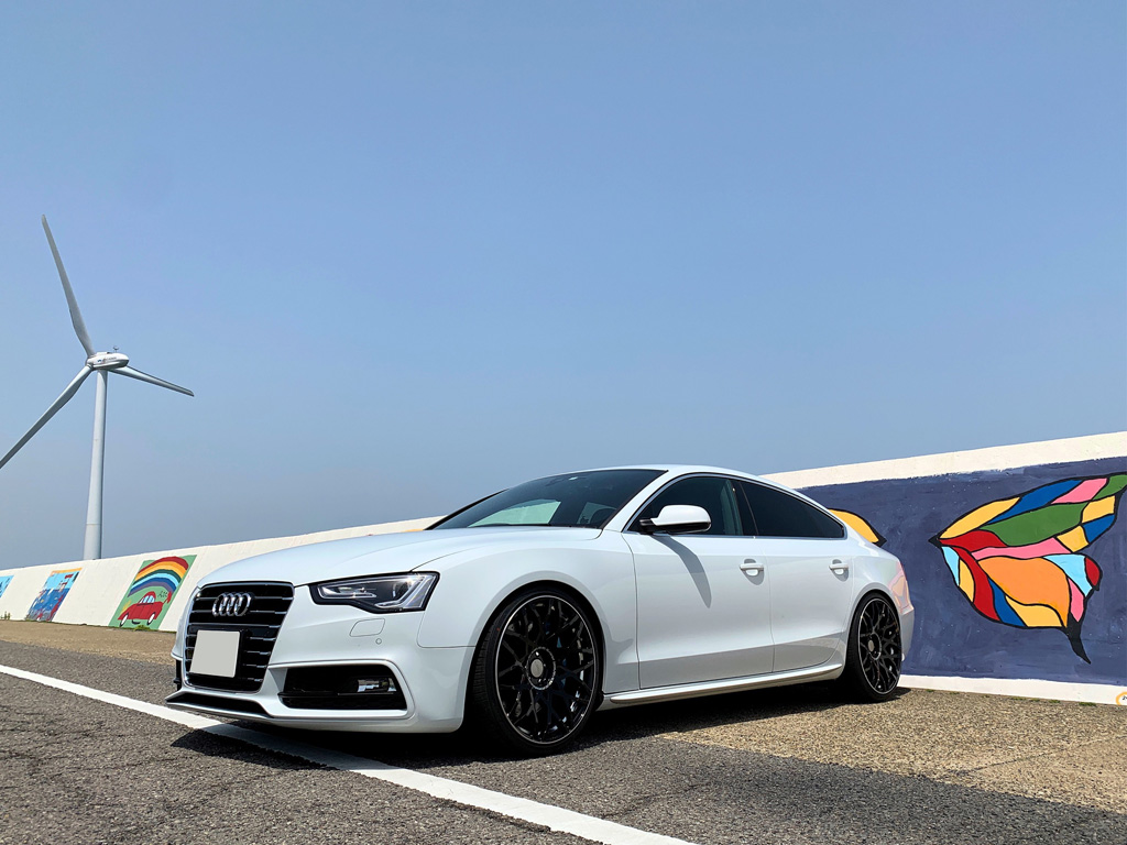 OfficialKAROmat's tweet photo. 4っ4様の #カロマット 装着事例です。

車種:#アウディ #A5 #sportsback
マットタイプ:#SISAL ライム／ブラック
 
やっと本物を手に入れるコトが出来て満足です。
造りがしっかりしていて所有している事が誇らしく思えます。
【装着事例】https://t.co/BKXGA5pCsx

#KAROマット #KARO #Audi https://t.co/vAqdfT1xqH