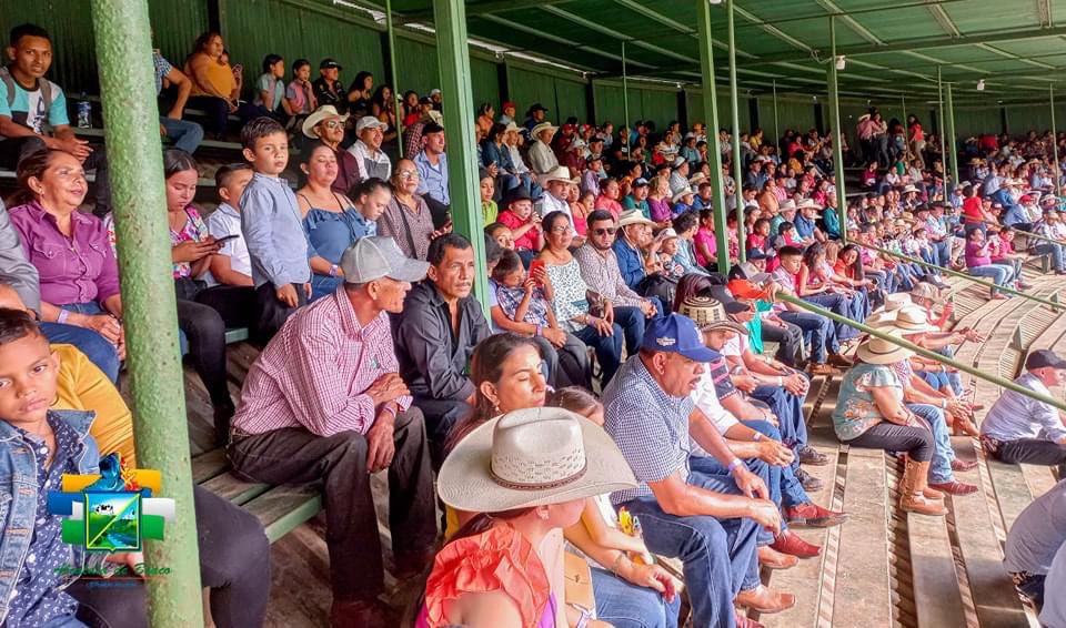 #Nicaragua

Familias de Boaco celebran fiestas tradicionales en el Parque de Ferias Jorge Smith donde se desarrollan las monta de toros.🐂🎉👨‍👩‍👧‍👦🇳🇮

#4419SiempreVictoriosos

<a href="/lavozsandinista/">LaVozdelSandinismo</a> <a href="/VivaNicaragua13/">Viva Nicaragua</a> <a href="/el19digital/">El 19 Digital</a> <a href="/Canal2Nicaragua/">Canal 2</a> <a href="/nuevaya/">La Nueva Radio YA</a>