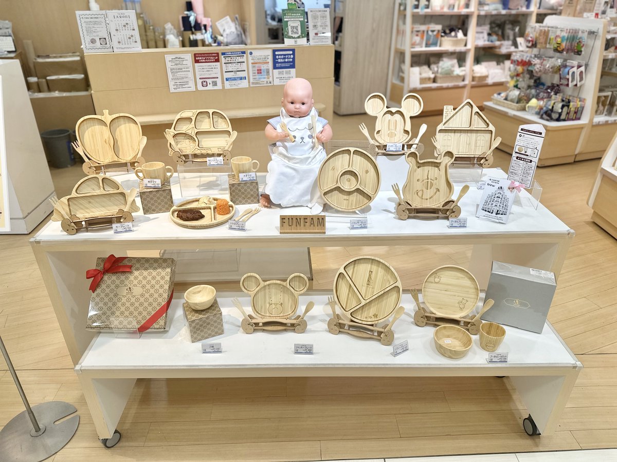 funfam_YASUYO's tweet image. 久しぶりにそごう西武ベビー用品売場にて手形皿・お絵かき絵皿イベントを行います！
POP-UP商品も展開中！
お近くにお越しの際はぜひお立ち寄りください！
sogo-seibu.jp/ikebukuro/topi…

#手形皿 #お絵描き絵皿 #FUNFAM #そごう西武 #西武池袋 #ベビー
#出産祝い