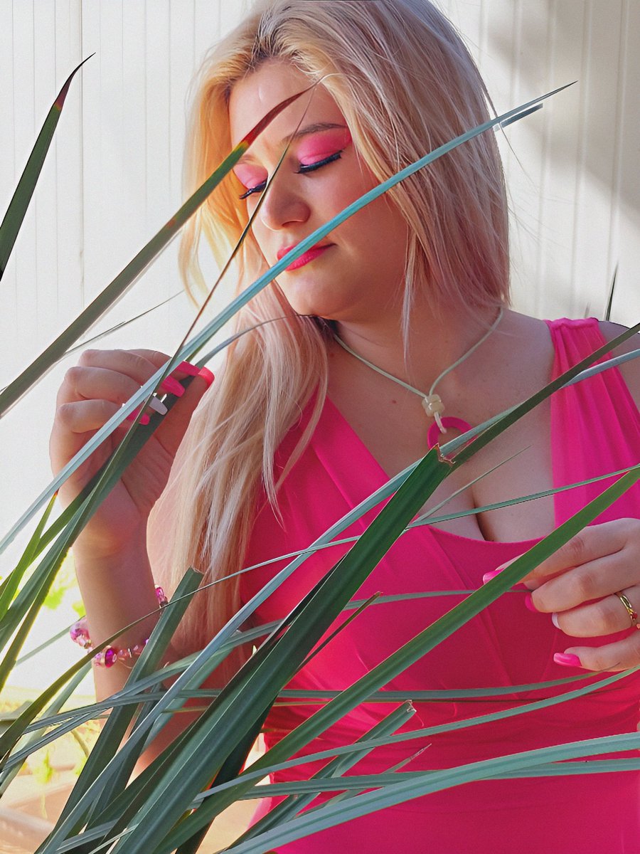 claudesamaniego's tweet photo. La fiebre rosa de #Barbie 🩷✨️

Fotos durante la producción para @sanlonewspy en #QuintaLua. 
.
.
📍 @quintaluapy, bello lugar para eventos o encuentros familiares en #SanLorenzo, reservas al +595 981 459046. https://t.co/anSTBdfOKa