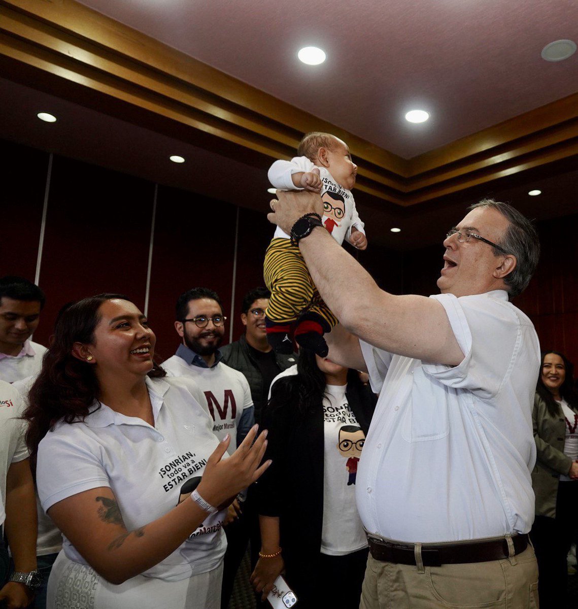 m_ebrard's tweet photo. Mi más pequeño seguidor !! https://t.co/Gc8PwGgcPQ
