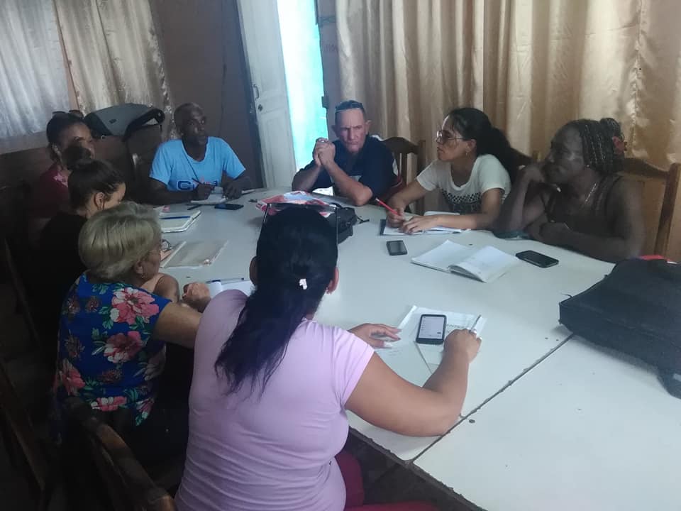 #SanLuis #PinarDelRio, Se desarrolla en la sede del gobierno reunión de la Comisión de Distribución de donaciones con el objetivo principal chequeo de la entrega de los recursos recibidos.#MejorEsPosible #PoderPopular