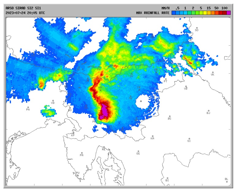 DryWaterInIce's tweet photo. #vremenski_radar #slovenija https://t.co/gJTVuFmH2K
