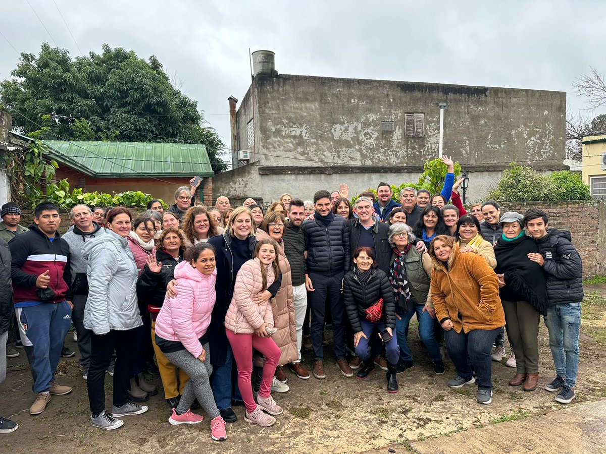 En #Alejandra nos encontramos con vecinas y vecinos para agradecerles por el apoyo que nos brindan y que nos permite seguir trabajando cada vez más fuerte junto a <a href="/Dolzani99/">Oscar Dolzani</a> y a Alejandro Moore. Vamos a demostrar que #SantaFePuede💪