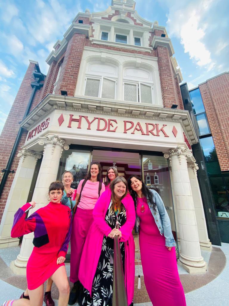 Epic evening at the gorgeous @HydeParkPH (lush new seats, bar, entrance, everything) Was ace to see so many people out to watch the brilliant Barbie