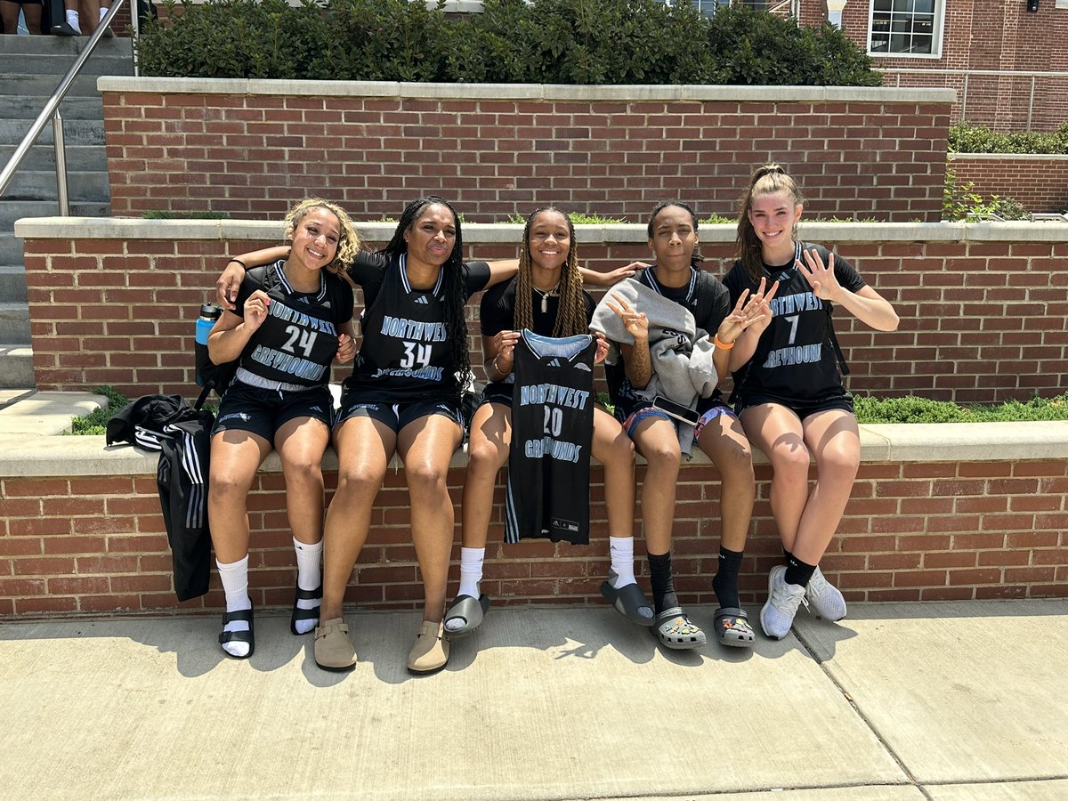 So proud of this program!! 17U, 16U and 15U Hounds all represented well. Last AAU tournament of the summer ended on a high note! And a special s/o to our c/o ‘24 moving on. Thank you to all the college coaches who came to watch us play all summer!