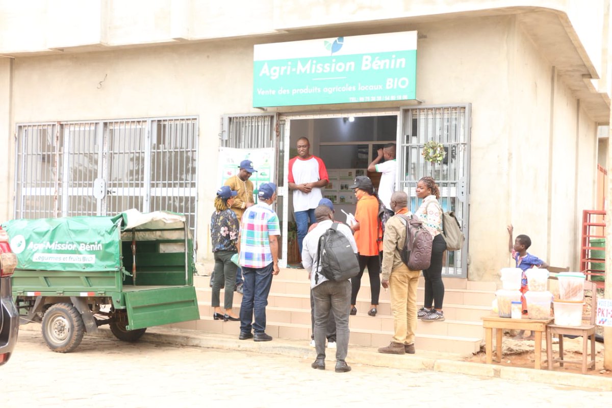 UNBenin's tweet photo. Ce 24/07, une mission conjointe @gouvbenin / @FIDAfriqueOuest,  a visité les réalisations du #PADMAR à Abomey-Calavi, Tori et les Aguégués. La mission se poursuit dans d'autres coopératives de localités impactées jusqu'au 27/07.
#SupervisionPadmar2023 https://t.co/8PGMxbM40N