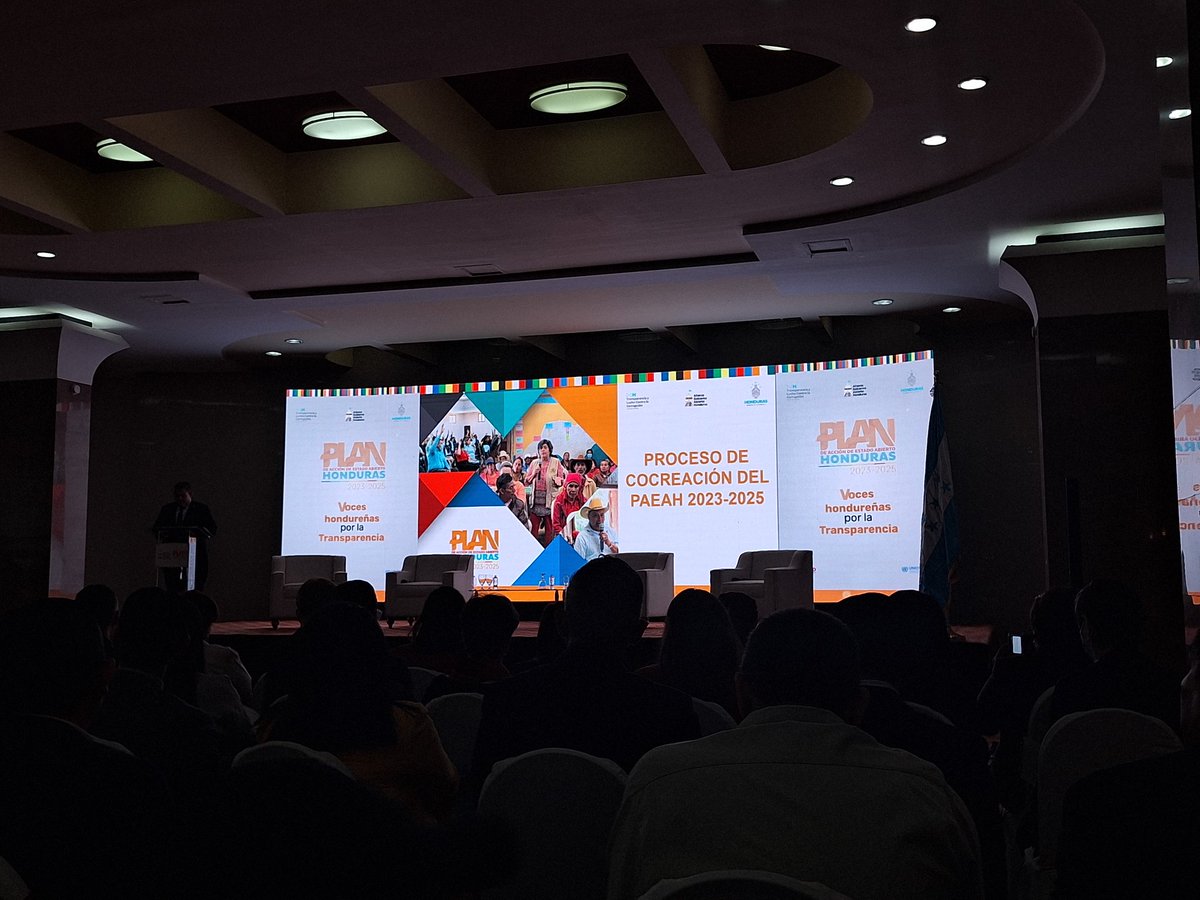 El Presidente de OIDHN Abogado Christian Zamora presente al Lanzamiento del Plan de Acción de Estado Abierto Honduras junto con las Abogadas miembros de OIDHN Michell Betancourth, Allison Aguilar, Fabiola Argueta, Eva Gutierrez, Francis Portillo, Clarissa Villamil y Genesis Mejía