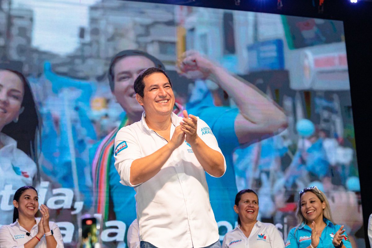 Alex_FigueroaG's tweet photo. Pilas compañeros sigamos esta cuenta de apoyo a nuestro futuro vicepresidente Andrés Arauz.

No solo des like sigue la cuenta porfavor 🙏

SIGUEME Y TE SIGO demostremos la fuerza Correista. ❤️❤️🖐🏻 https://t.co/tHe5f0V7Q8
