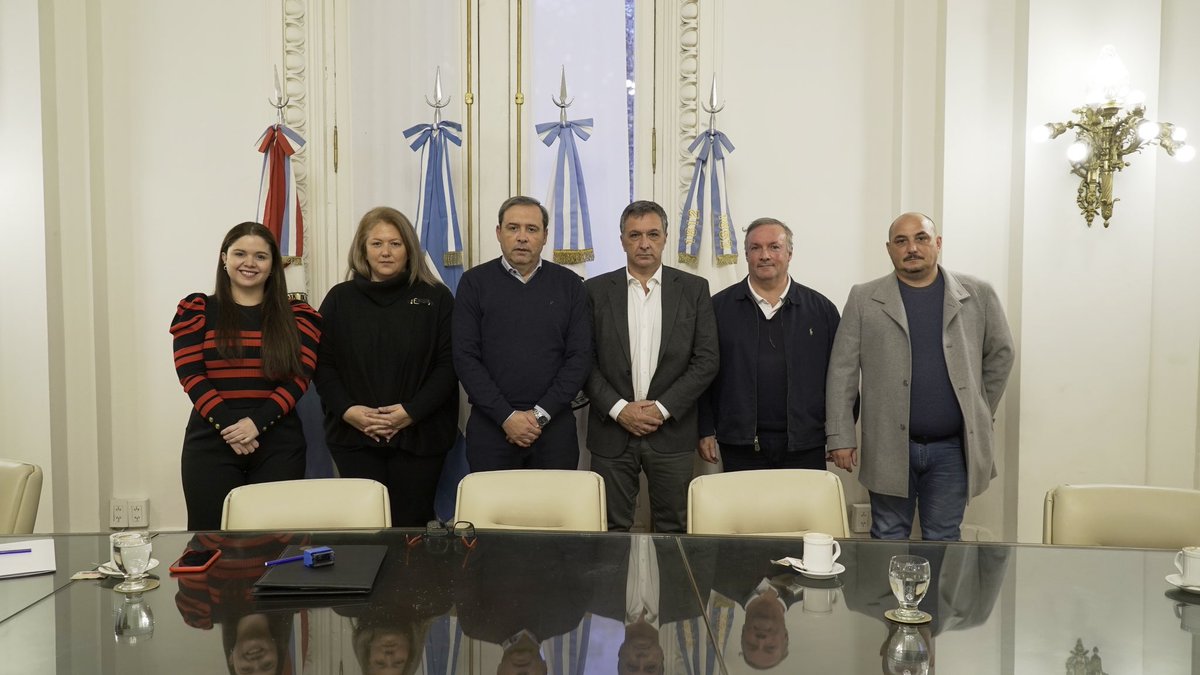 Newells's tweet photo. Regularización de importante deuda existente con la Municipalidad de Rosario y firma de un nuevo convenio

Más información 📝 https://t.co/v6BzmYZGBW https://t.co/DfC0B31oWw