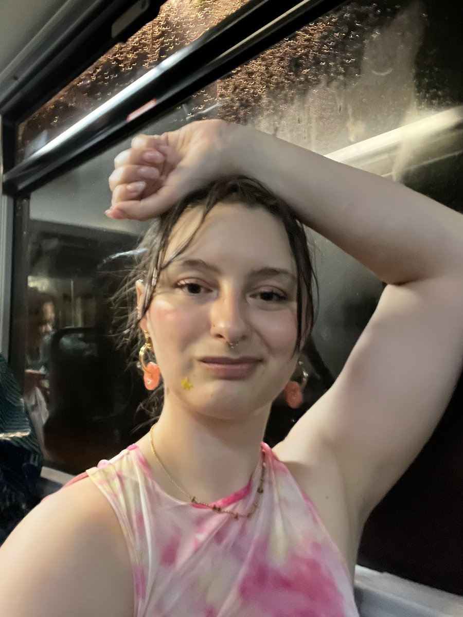 miss neutrino tweet media