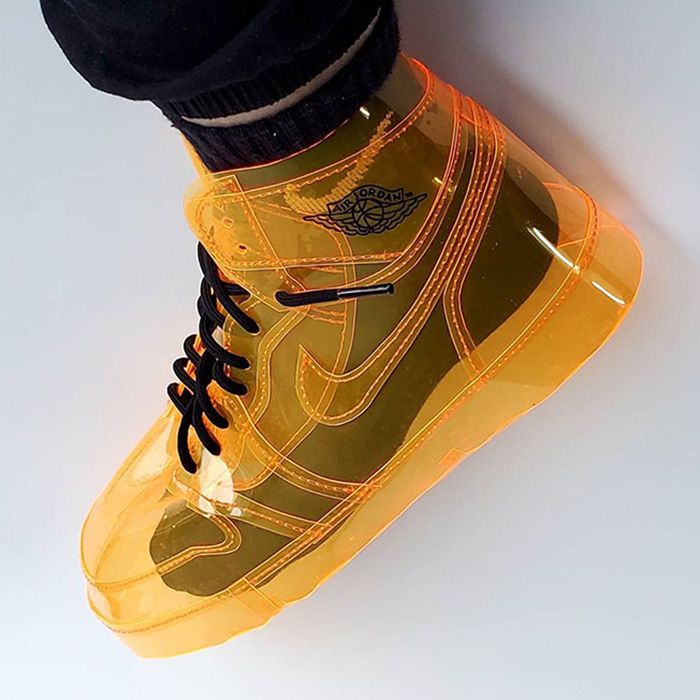 ProphetX_Hoops's tweet photo. LEAKED: Devin Booker’s Nike BOOK 1 Signature Shoe 👟👀 https://t.co/3HnQg6xuxo