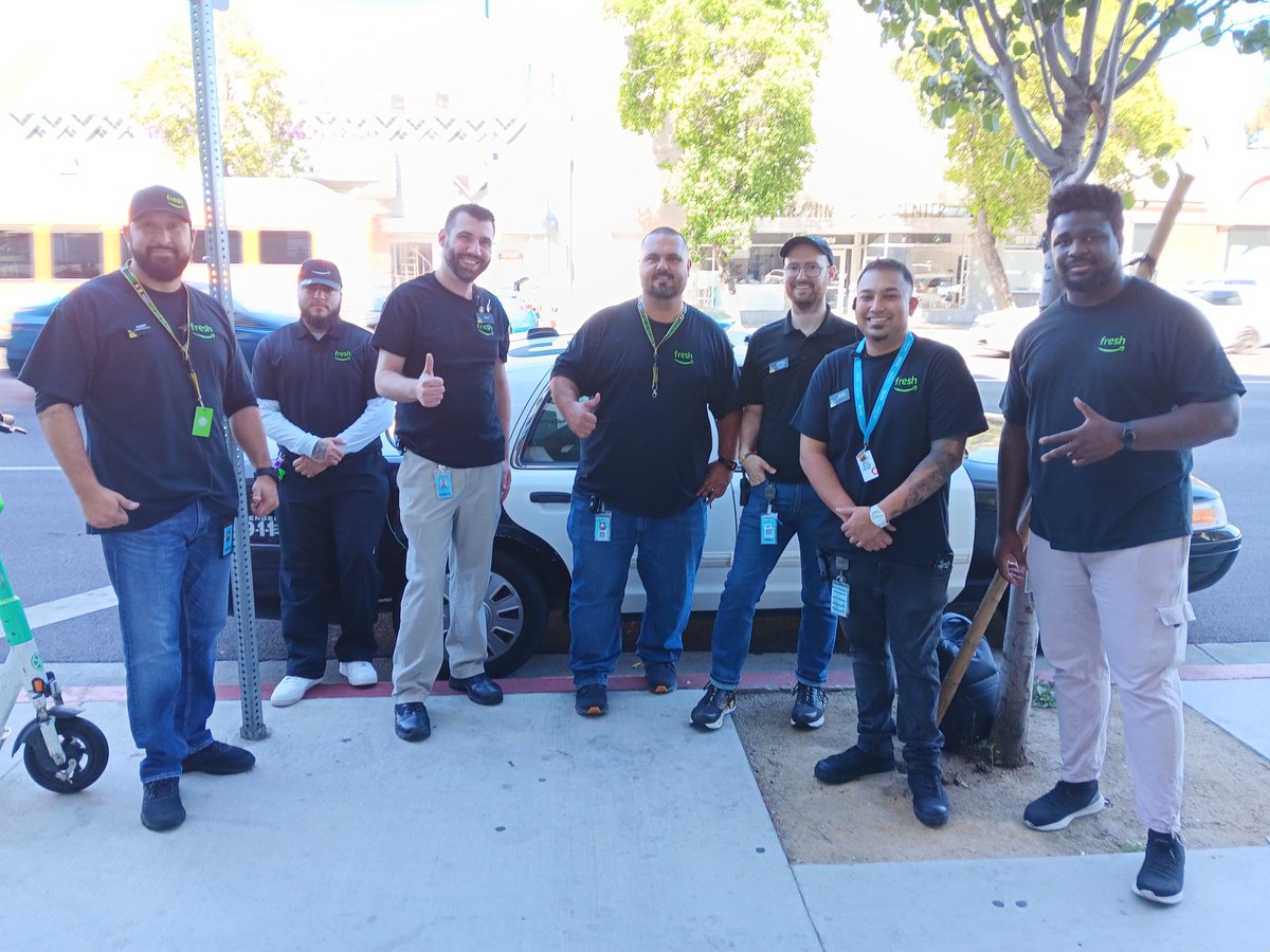 Amazon Fresh is always proud to work hand in hand with the LAPD to reduce shoplifting in our city. Visit our store in North Hollywood for great service and amazing deals.
#amazon #amazonfresh #northhollywood #NorthHollywoodpolice #lapd