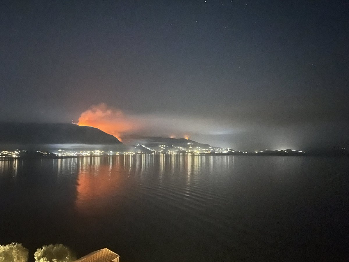 Feltie_'s tweet photo. @dwnews Looks like a new fire on the right, wasn’t there 30 min ago https://t.co/knloginbNb