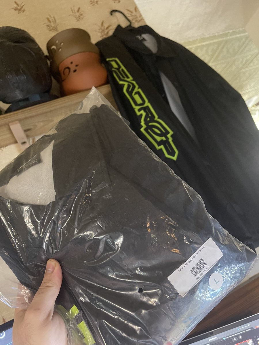 I just put up a large Optic Deadrop Coach Jacket on EBay!! Come check it out! #optic #deadrop #DrDisRespect #deaddrop  #championsclub   ebay.com/itm/1758332067…