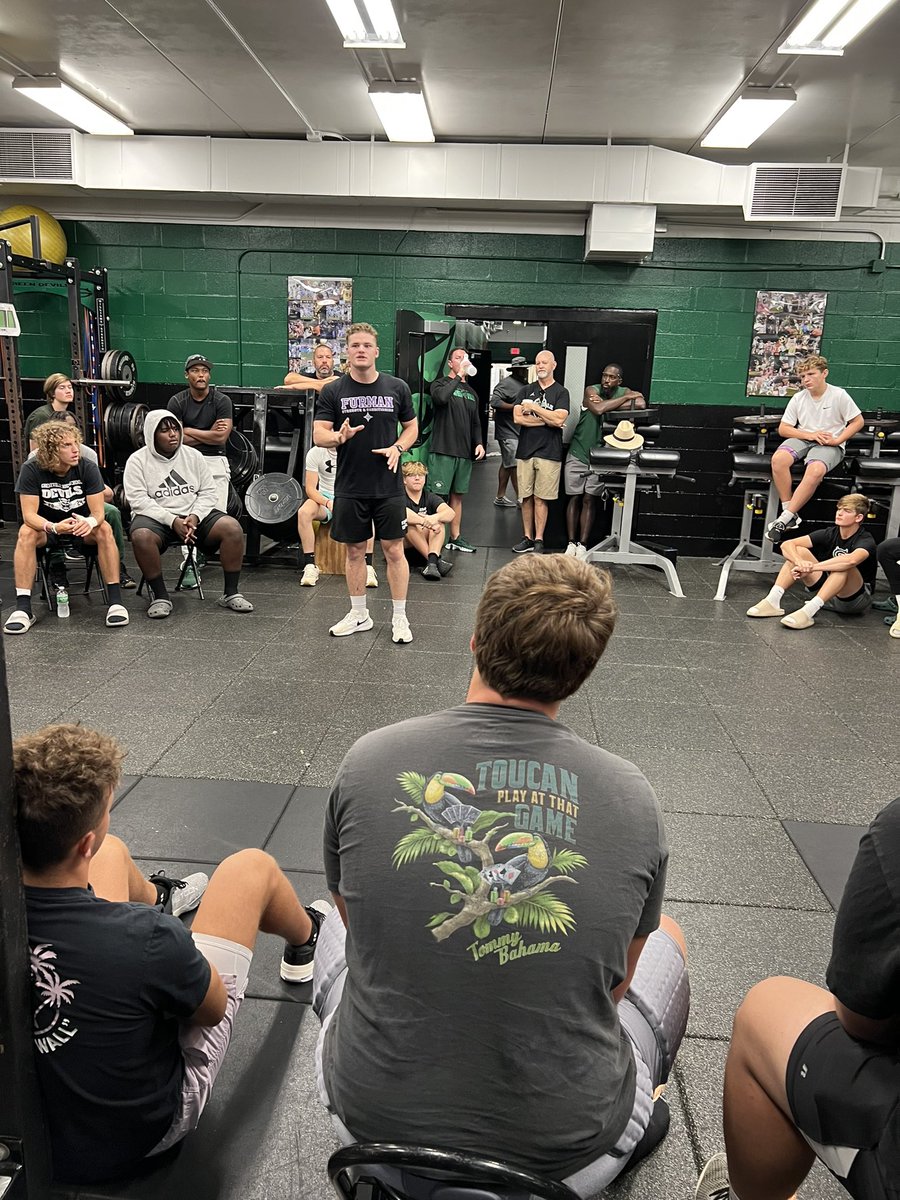Great having Greene Devil <a href="/AVYoungblood4/">Ty Youngblood</a> to talk to the Devils this morning during Devil Camp. Keep making the most of your opportunity, be different! Go Devils! 
#P.E.A.R