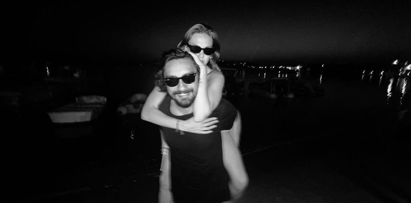TvDunyasii's tweet photo. Umut Evirgen, Alina Boz ile karesini instagram hesabından paylaşarak beraberliğini ilan etti… https://t.co/XFGsyL7mec