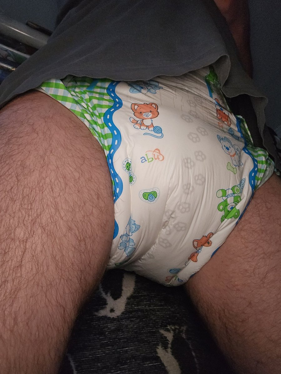 Memezsz's tweet photo. Yesterday I wore a double with 4 boosters since I haven't been able to wear much for a month. Gonna post the progression of this diaper over the week until my 24/7 game ends Thursday starting with the dry shots. #extrathickdips #Memezsz #abdl #abdlcommunity #doublediapers https://t.co/CofEvAP5eP