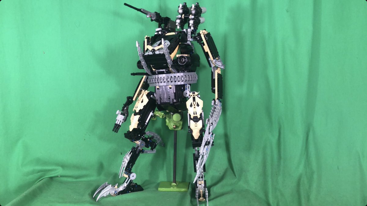 MasonMocs's tweet photo. Sprinter mech: my largest MOC https://t.co/ptkciBFZp5