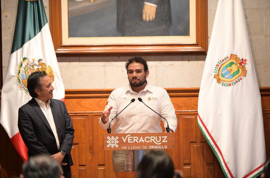 lupeosorno's tweet photo. 🦺 El #AREV es un sistema de información geográfica, de propiedad pública, con visualización cartográfica sin costo que puedes consultar en la página de @PCEstatalVer; será de gran utilidad para que los municipios actualicen sus atlas de riesgos y se tomen mejores decisiones. https://t.co/b0QoZ3Zpgy