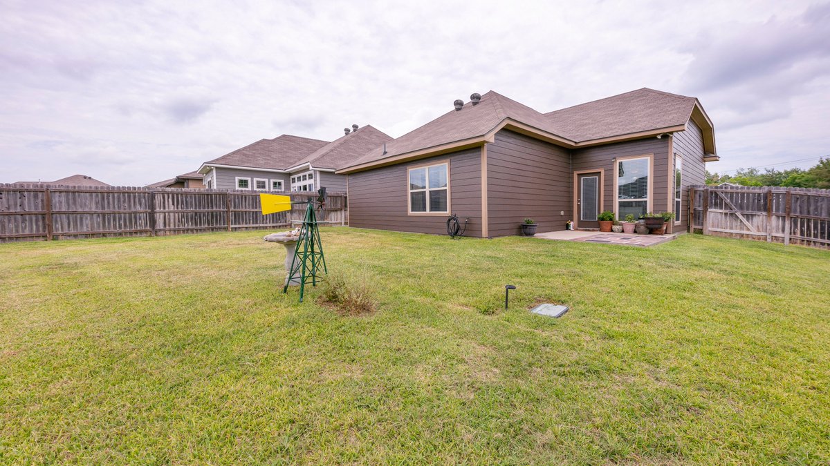 tm5team's tweet photo. Just Sold! 
Residential Listing 
2129 Naples Way 
Bryan, TX 77808
3 bed, 2 bath
1,306 sq ft

List Price: $275,000.00 https://t.co/lMCrfYw54j