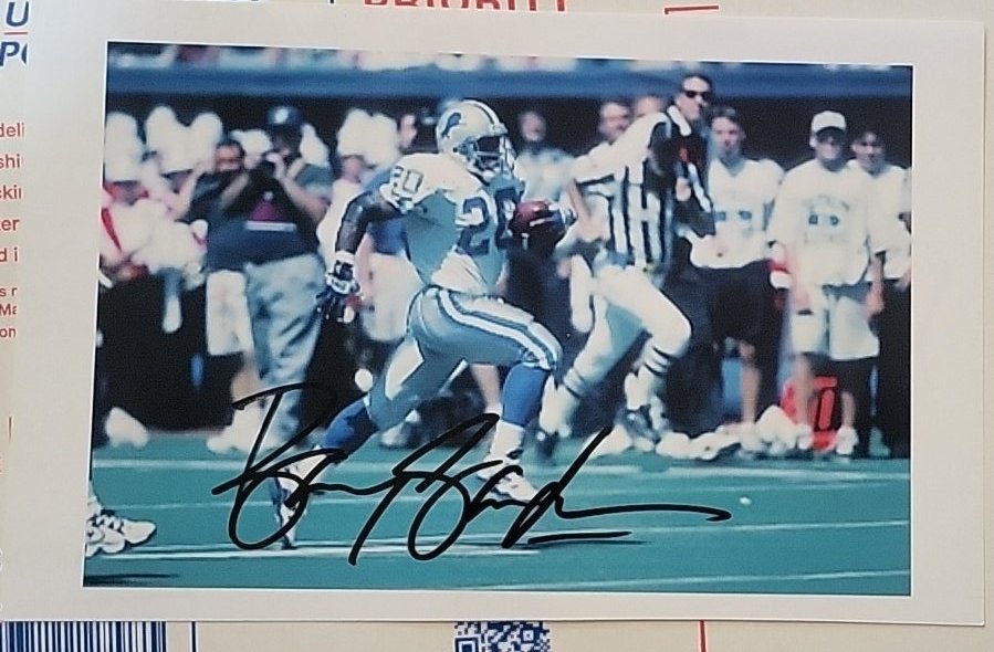 Retweet the original post and follow me to win this signed <a href="/Lions/">Detroit Lions</a> pic.