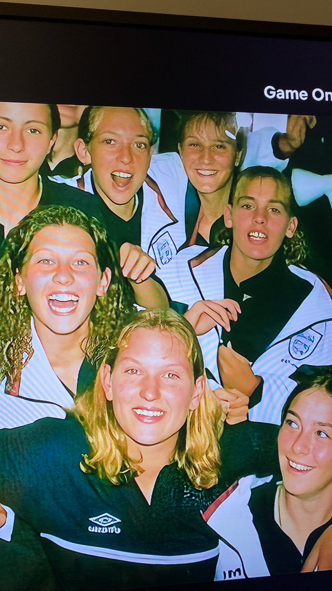 When you’re watching #GameOn #TheUnstoppableRiseofWomensSport on Netflix &amp; you spot Miss McLeod <a href="/pe_levy/">Levy_PE</a> 🩵❤️